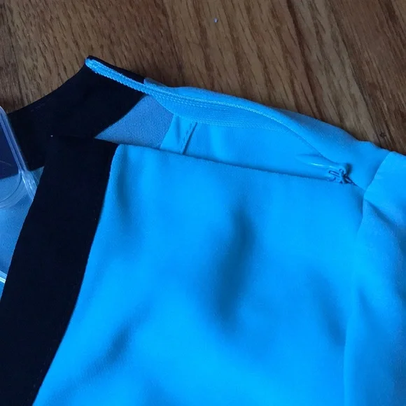 BCBG green top mint with black color trim xs - Picture 5 of 6